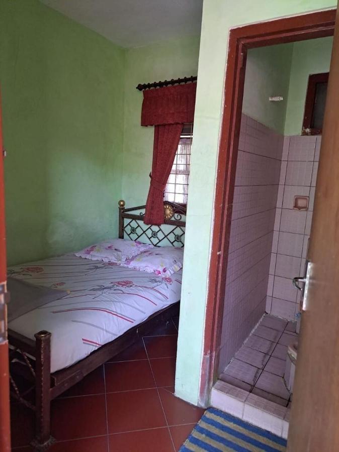Wisma & Kantin Amanda Mojokerto Ngoại thất bức ảnh